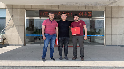 東南亞客戶參觀工廠和訂購機器